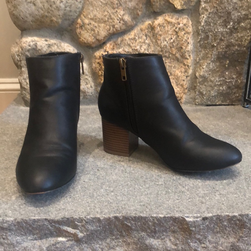 Ann Taylor LOFT Ankle Bootie